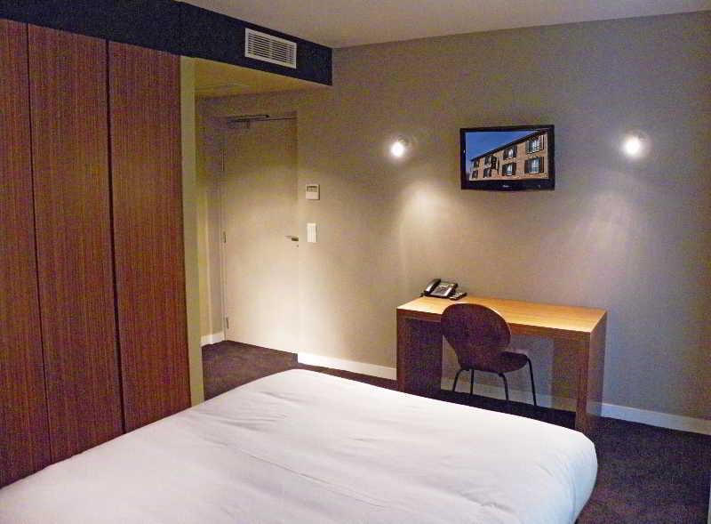 Hotel Les Terres Blanches Chatou Bagian luar foto