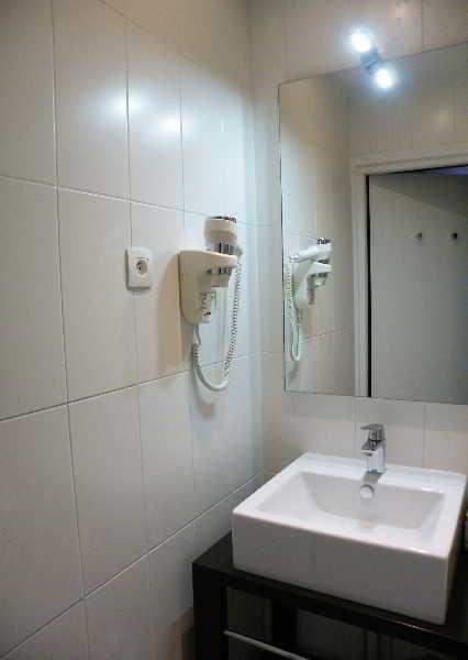 Hotel Les Terres Blanches Chatou Bagian luar foto